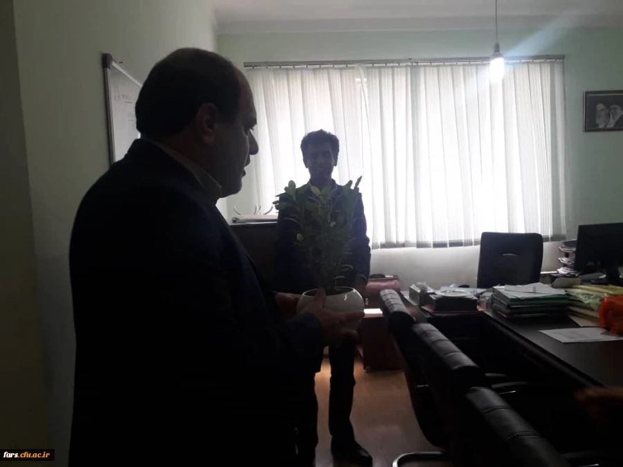 مراسم تقدیر و تکریم از کارکنان دانشگاه فرهنگیان فارس توسط جناب آقای دکتر افلاکی فرد بمناسبت هفته دولت و روز کارمند 7