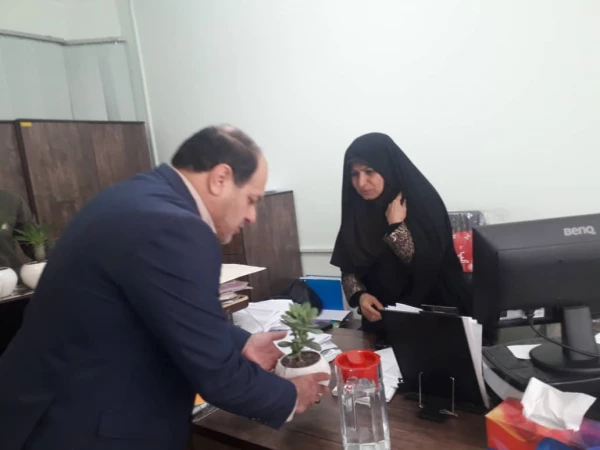 مراسم تقدیر و تکریم از کارکنان دانشگاه فرهنگیان فارس توسط جناب آقای دکتر افلاکی فرد بمناسبت هفته دولت و روز کارمند 8