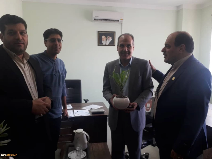 مراسم تقدیر و تکریم از کارکنان دانشگاه فرهنگیان فارس توسط جناب آقای دکتر افلاکی فرد بمناسبت هفته دولت و روز کارمند 9