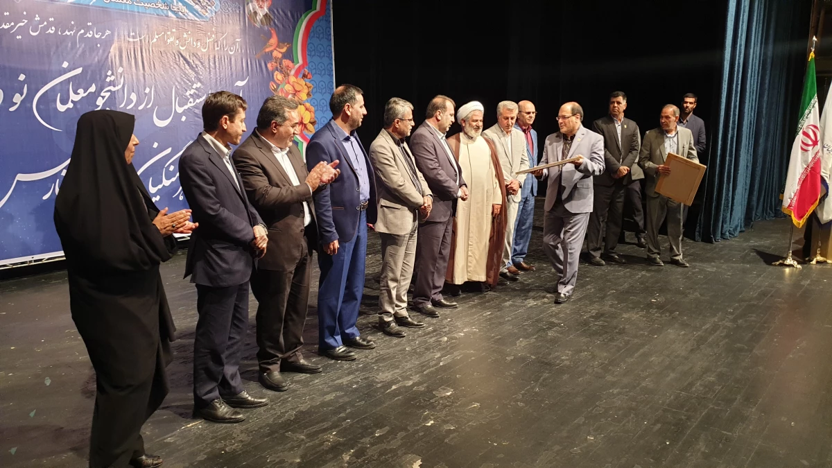 آیین استقبال از دانشجومعلمان جدید الورود دانشگاه فرهنگیان  فارس ،پردیس ها و مراکز این استان برگزار گردید 9