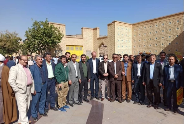  حضور رئیس  دانشگاه فرهنگیان استان فارس  در جمع  دانشجو معلمان حاضر  در
 راهپیمایی یوم  الله 13 آبان  2