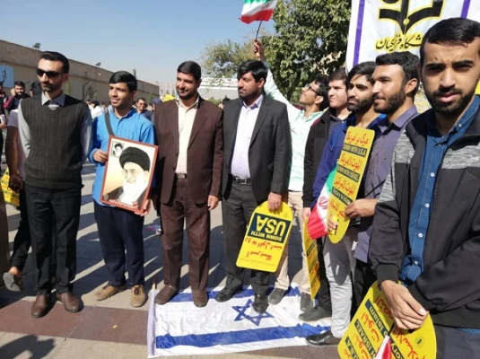  حضور رئیس  دانشگاه فرهنگیان استان فارس  در جمع  دانشجو معلمان حاضر  در
 راهپیمایی یوم  الله 13 آبان  2