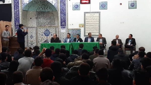 جلسه پرسش و پاسخ دانشجو معلمان با مسئولین استانی دانشگاه فرهنگیان  استان فارس 5