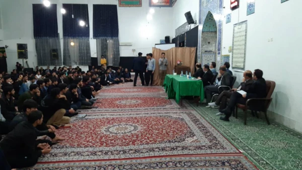 جلسه پرسش و پاسخ دانشجو معلمان با مسئولین استانی دانشگاه فرهنگیان  استان فارس 6