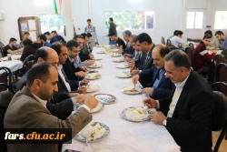 حضور جناب آقای دکتر افلاکی فرد رئیس دانشگاه فرهنگیان فارس در بین دانشجویان و صرف نهار با آنها بمناسبت روز دانشجو 4