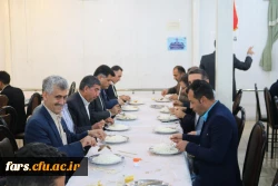 حضور جناب آقای دکتر افلاکی فرد رئیس دانشگاه فرهنگیان فارس در بین دانشجویان و صرف نهار با آنها بمناسبت روز دانشجو 6