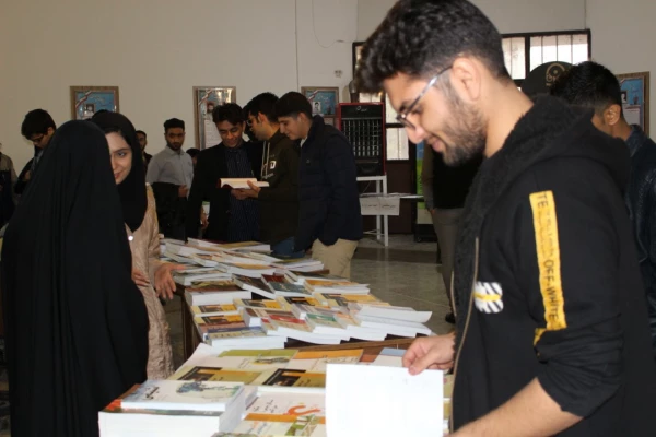 برگزاری همایش استانی هفته پژوهش به میزبانی مرکز شهید مطهری (ره) شیراز 8