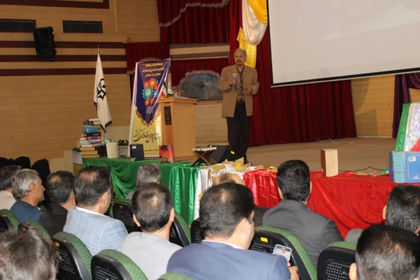 برگزاری همایش استانی هفته پژوهش به میزبانی مرکز شهید مطهری (ره) شیراز 10