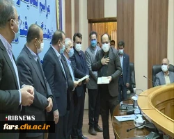 در مراسم تجلیل از پژوهشگران برتر استان فارس مدیر امور پردیس های دانشگاه فرهنگیان فارس و یکی از  اساتید این دانشگاه پژوهشگرانبرتراستان شدند 2