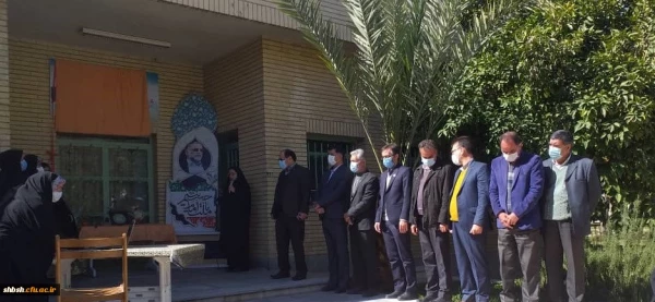 i همزمان با برگزاری مراسم گرامیداشت ایام ا... دهه ی فجر انقلاب اسلامی در پردیس شهید باهنر فارس کتابخانه این پردیس به نام مبارک شهید محسن فخری زاده نامگذاری شد  4