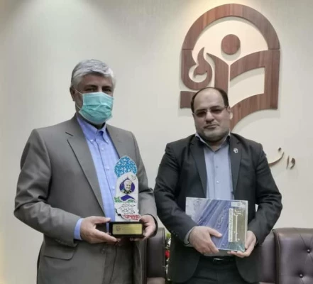 در تصمیم گیری های خرد و کلان کشور باید با نگاه ویژه به معلمان و مدیران آموزشی توجه کرد زیرا شالوده و بنیان آموزش و تربیت معلم در دانشگاه فرهنگیان پایه گزاری میشود باید مشکلات و مسائل فرهنگیان در راس امور قرار گیرد

 3