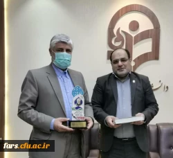 در تصمیم گیری های خرد و کلان کشور باید با نگاه ویژه به معلمان و مدیران آموزشی توجه کرد زیرا شالوده و بنیان آموزش و تربیت معلم در دانشگاه فرهنگیان پایه گزاری میشود باید مشکلات و مسائل فرهنگیان در راس امور قرار گیرد

 5