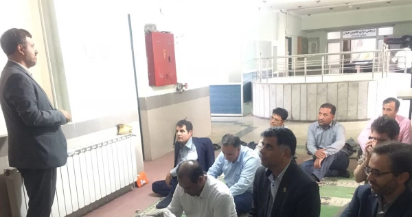 جلسه تقدیر از زحمات همکار گرامی جناب آقای منصور رئیسی بخاطر برپایی منظم نماز جماعت در مدیریت امور پردیس های استان فارس 3