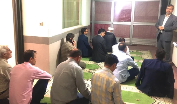 جلسه تقدیر از زحمات همکار گرامی جناب آقای منصور رئیسی بخاطر برپایی منظم نماز جماعت در مدیریت امور پردیس های استان فارس 4