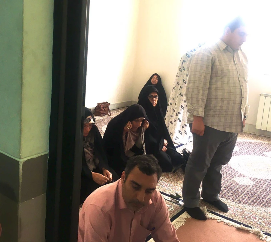 جلسه تقدیر از زحمات همکار گرامی جناب آقای منصور رئیسی بخاطر برپایی منظم نماز جماعت در مدیریت امور پردیس های استان فارس 6