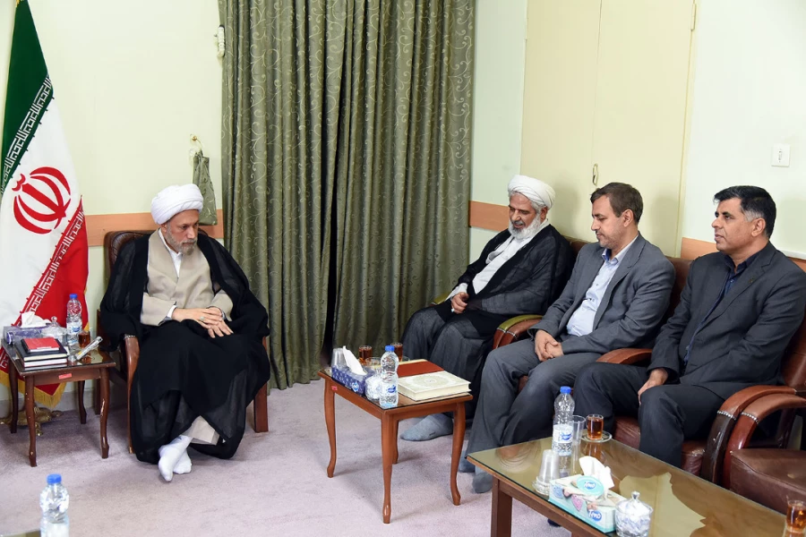 دیدار مسولان  دانشگاه فرهنگیان استان فارس با امام جمعه شیراز و نمانیده ولی فقیه در استان فارس 8