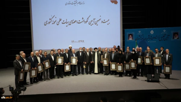 در مراسمی با حضور رئیس جمهور از اعضای هیئت علمی و دانشجویان نمونه کشوری تجلیل شد 2