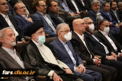 در مراسمی با حضور رئیس جمهور از اعضای هیئت علمی و دانشجویان نمونه کشوری تجلیل شد 4