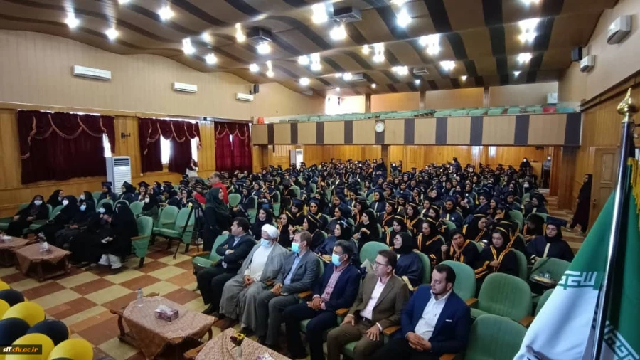 جشن دانش آموختگی دانشجویان ورودی 97 مرکز سلمان فارسی شیراز در تاریخ سوم مرداد ماه 1400 در سالن اجتماعات این مرکز برگزار شد 5