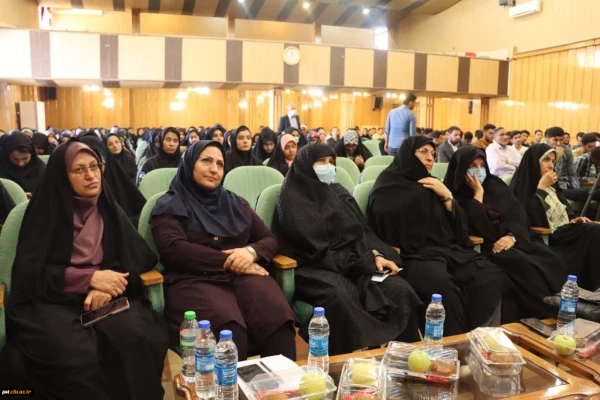 مراسم گرامیداشت ویژه هفته دفاع مقدس
در دانشگاه فرهنگیان فارس
 8