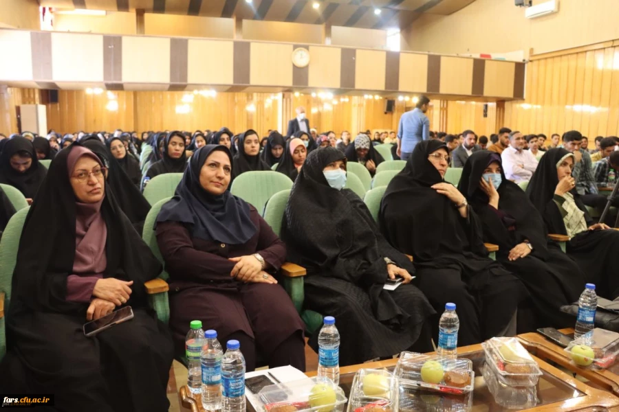 مراسم گرامیداشت ویژه هفته دفاع مقدس
در دانشگاه فرهنگیان فارس
 8