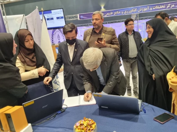 برپایی غرفه فن بازار دانشگاه فرهنگیان استان فارس در تاریخ ۲۰ لغایت ۲۳ آذر ماه ۱۴۰۱ جهاد دانشگاهی دانشگاه شیراز 2