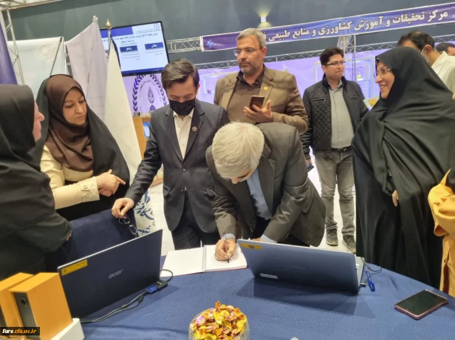 برپایی غرفه فن بازار دانشگاه فرهنگیان استان فارس در تاریخ ۲۰ لغایت ۲۳ آذر ماه ۱۴۰۱ جهاد دانشگاهی دانشگاه شیراز 2