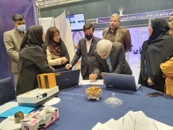 برپایی غرفه فن بازار دانشگاه فرهنگیان استان فارس در تاریخ ۲۰ لغایت ۲۳ آذر ماه ۱۴۰۱ جهاد دانشگاهی دانشگاه شیراز 8