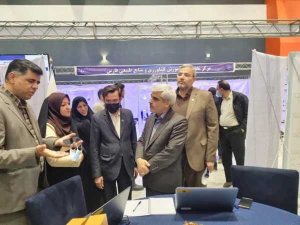 برپایی غرفه فن بازار دانشگاه فرهنگیان استان فارس در تاریخ ۲۰ لغایت ۲۳ آذر ماه ۱۴۰۱ جهاد دانشگاهی دانشگاه شیراز 9
