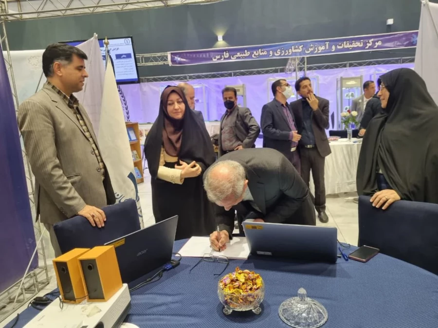 برپایی غرفه فن بازار دانشگاه فرهنگیان استان فارس در تاریخ ۲۰ لغایت ۲۳ آذر ماه ۱۴۰۱ جهاد دانشگاهی دانشگاه شیراز 11