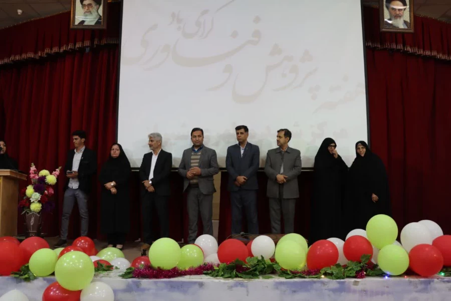 مراسم جشن هفته پژوهش با حضور مسئولین، اساتید و کارکنان و دانشجویان دانشگاه فرهنگیان فارس در مرکز شهید مطهری برگزار گردید. 5