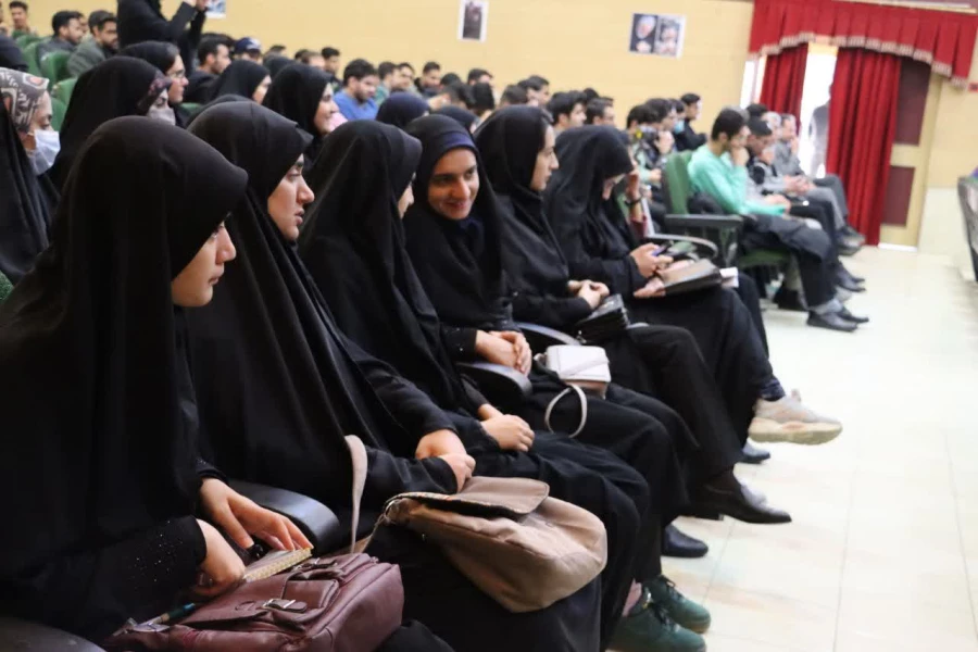 مراسم جشن هفته پژوهش با حضور مسئولین، اساتید و کارکنان و دانشجویان دانشگاه فرهنگیان فارس در مرکز شهید مطهری برگزار گردید. 8