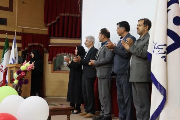 مراسم جشن هفته پژوهش با حضور مسئولین، اساتید و کارکنان و دانشجویان دانشگاه فرهنگیان فارس در مرکز شهید مطهری برگزار گردید. 9