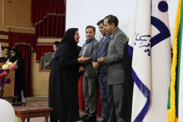 مراسم جشن هفته پژوهش با حضور مسئولین، اساتید و کارکنان و دانشجویان دانشگاه فرهنگیان فارس در مرکز شهید مطهری برگزار گردید. 10