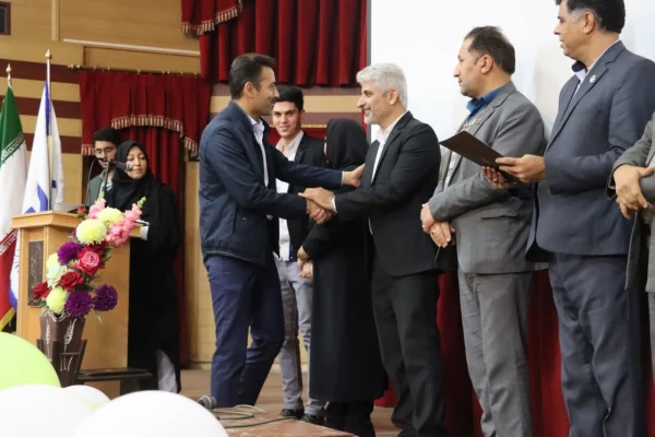 مراسم جشن هفته پژوهش با حضور مسئولین، اساتید و کارکنان و دانشجویان دانشگاه فرهنگیان فارس در مرکز شهید مطهری برگزار گردید. 14