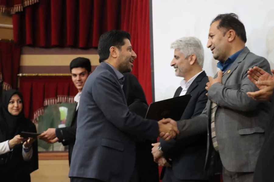 مراسم جشن هفته پژوهش با حضور مسئولین، اساتید و کارکنان و دانشجویان دانشگاه فرهنگیان فارس در مرکز شهید مطهری برگزار گردید. 15