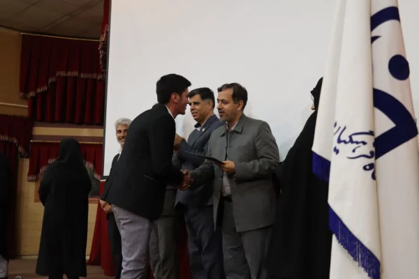 مراسم جشن هفته پژوهش با حضور مسئولین، اساتید و کارکنان و دانشجویان دانشگاه فرهنگیان فارس در مرکز شهید مطهری برگزار گردید. 17