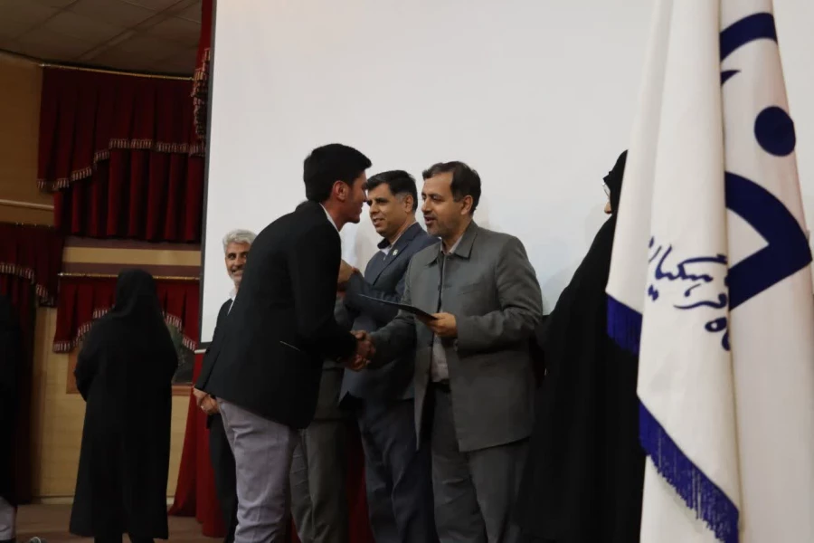 مراسم جشن هفته پژوهش با حضور مسئولین، اساتید و کارکنان و دانشجویان دانشگاه فرهنگیان فارس در مرکز شهید مطهری برگزار گردید. 17