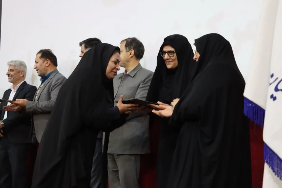 مراسم جشن هفته پژوهش با حضور مسئولین، اساتید و کارکنان و دانشجویان دانشگاه فرهنگیان فارس در مرکز شهید مطهری برگزار گردید. 19