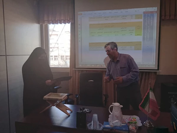 جلسه تجزیه و تحلیل نتایج رهنامه 40 ماده ای دانشگاه فرهنگیان استان فارس برگزار گردید 3