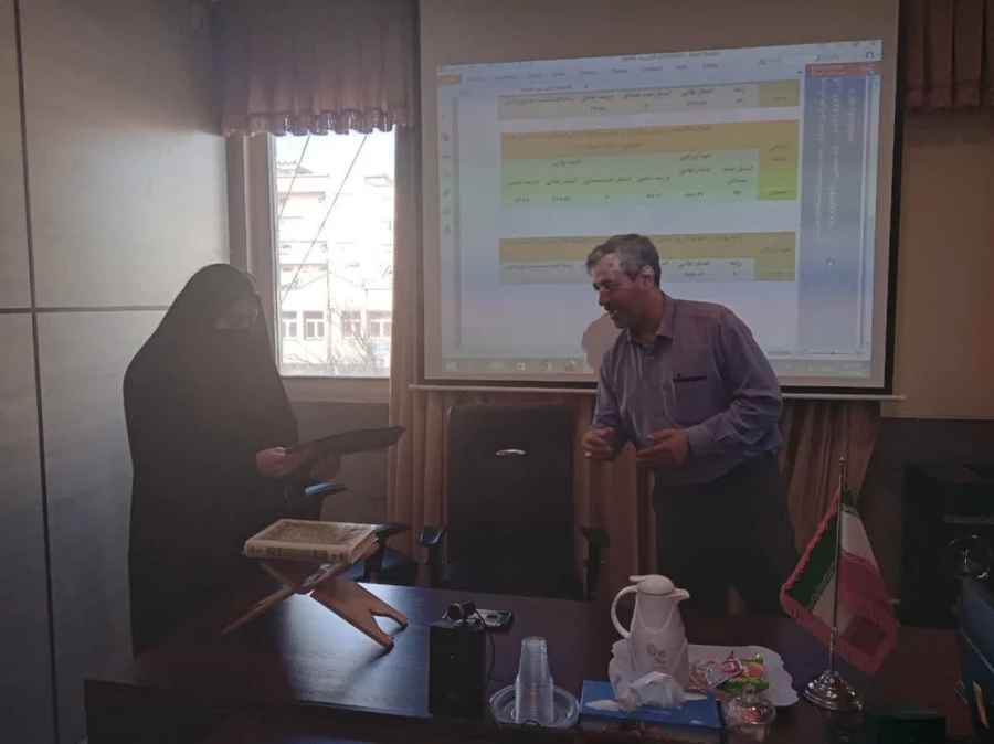 جلسه تجزیه و تحلیل نتایج رهنامه 40 ماده ای دانشگاه فرهنگیان استان فارس برگزار گردید 3