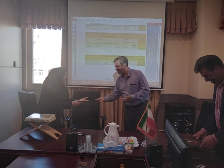 جلسه تجزیه و تحلیل نتایج رهنامه 40 ماده ای دانشگاه فرهنگیان استان فارس برگزار گردید 5