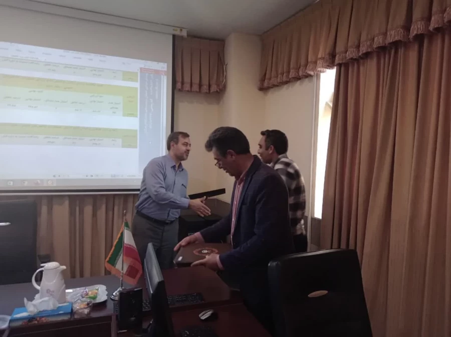 جلسه تجزیه و تحلیل نتایج رهنامه 40 ماده ای دانشگاه فرهنگیان استان فارس برگزار گردید 16