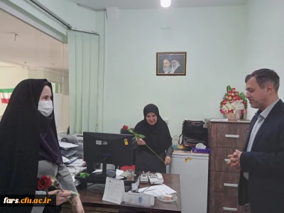 در اولین روز هفته بزرگداشت مقام معلم برگزار شد:
تقدیر مدیریت دانشگاه فرهنگیان استان فارس از کارمندان دانشگاه فرهنگیان
