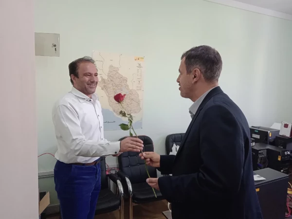 در اولین روز هفته بزرگداشت مقام معلم برگزار شد:
تقدیر مدیریت دانشگاه فرهنگیان استان فارس از کارمندان دانشگاه فرهنگیان
 6