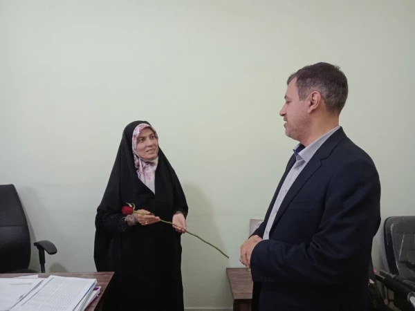 در اولین روز هفته بزرگداشت مقام معلم برگزار شد:
تقدیر مدیریت دانشگاه فرهنگیان استان فارس از کارمندان دانشگاه فرهنگیان
 7