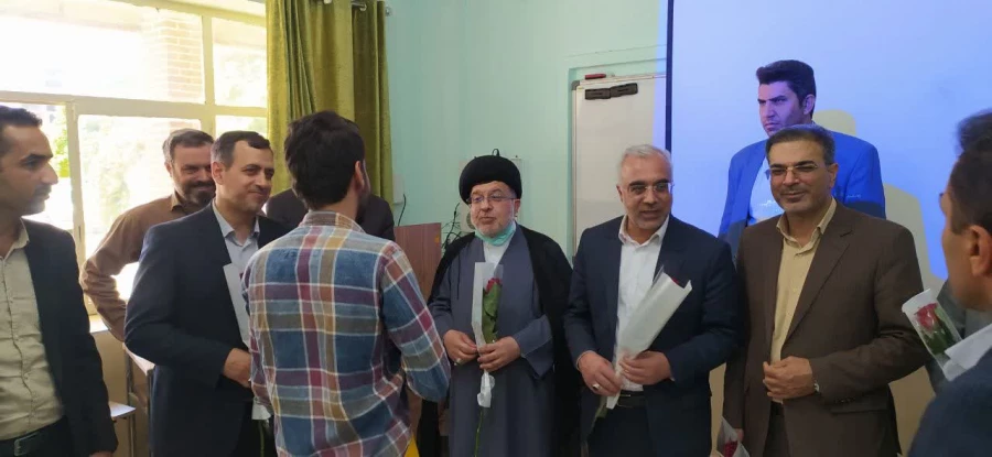 در هفتم بزرگداشت مقام معلم صورت گرفت:
حضور حجت الاسلام موسوی مدیرکل دادگستری استان فارس به همراه دادستان شیراز و معاونین دادگستری استان تهران در دانشگاه فرهنگیان فارس و تبریک هفته معلم به همکاران،اساتید و دانشجو معلمان 5