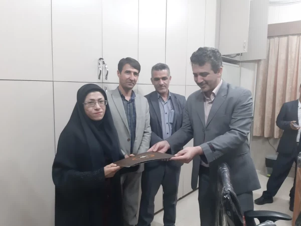 تجلیل از مشاوران دانشگاه فرهنگیان استان فارس به مناسبت 9 اردیبهشت روز جهانی مشاور و روانشناس  6