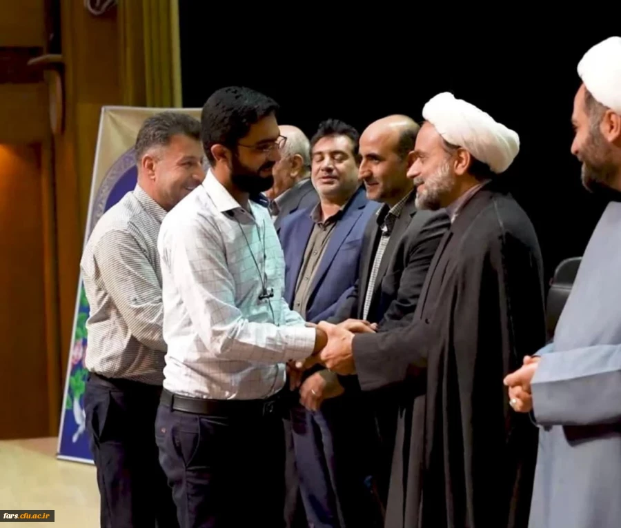 گروه جهادی بسیج دانشجویی دانشگاه فرهنگیان فارس به عنوان گروه برتر دانشگاه های استان انتخاب شد. 2