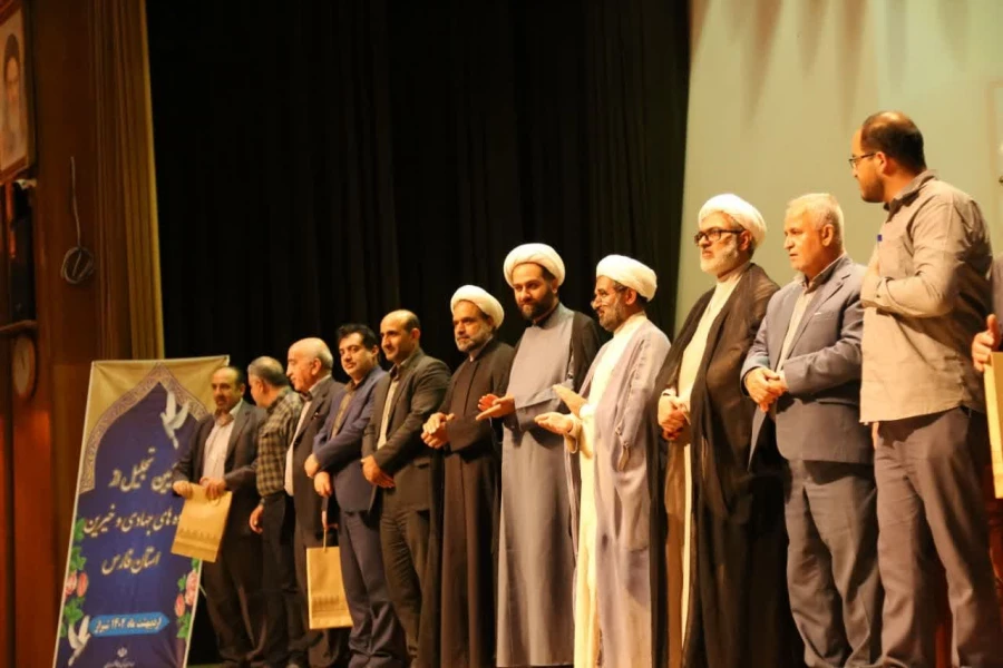 گروه جهادی بسیج دانشجویی دانشگاه فرهنگیان فارس به عنوان گروه برتر دانشگاه های استان انتخاب شد. 4